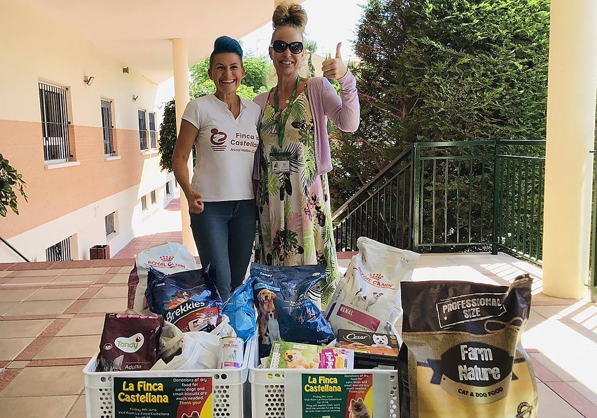 Imagen de los alimentos recaudados para el apadrinamiento de animales