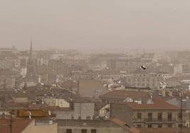 Alerta en Castilla y León por la llegada de una masa de polvo sahariano: qué evitar hacer