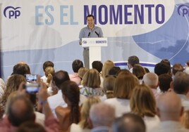 Juanma Moreno advierte en Córdoba de que «está por ver que Vox nos vaya a apoyar»