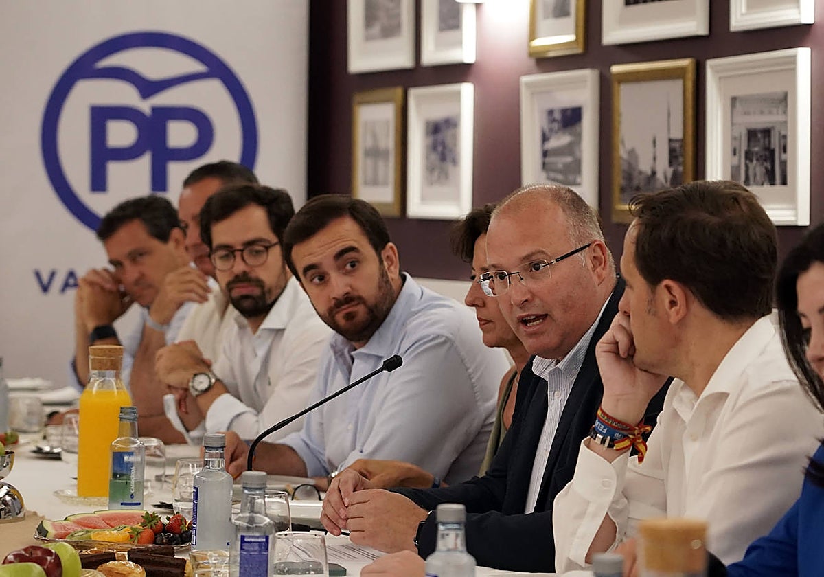 Miguel Tellado, durante su encuentro con los periodistas de Valladolid