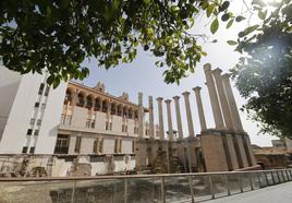 El imágenes, el Templo Romano de Córdoba reluce tras su limpieza