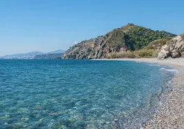 Las ocho playas de piedra más espectaculares de Andalucía
