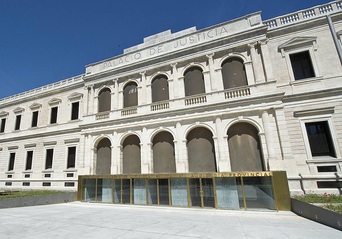 Cuatro años de prisión para un militar que abusó y se desnudó ante su hija en Valladolid