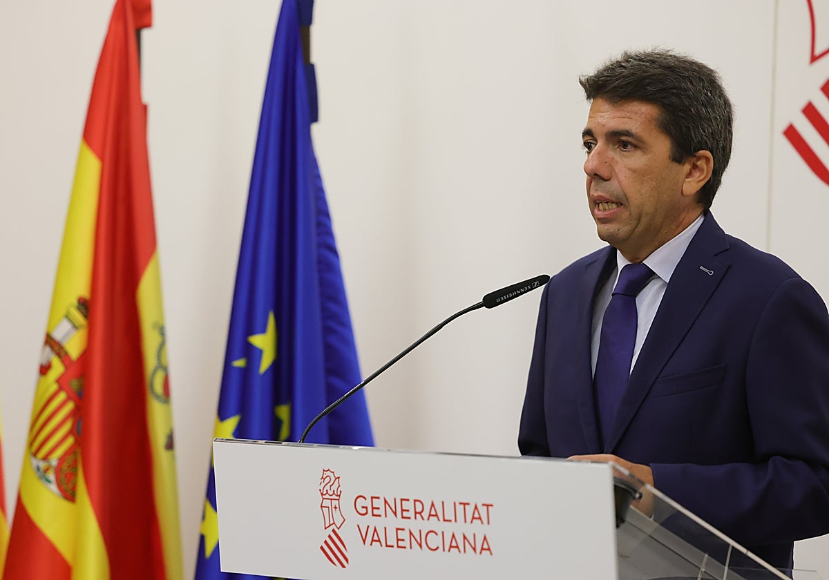 El presidente de la Generalitat Valenciana, Carlos Mazón, informando del acuerdo del Consell