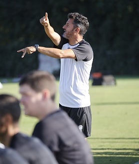 Imagen secundaria 2 - El Córdoba CF y el Córdoba B se miden en la Ciudad Deportiva con el objetivo de tomar nota de cara a la próxima temporada donde el cuadro de Iván Ania militará en Primera Federación y el de Diego Caro en Tercera Federación. Ambos pelearan por ascender de categoría este curso. 