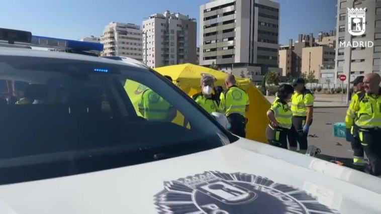 Muere un motorista tras colisionar con camión de basura en Madrid