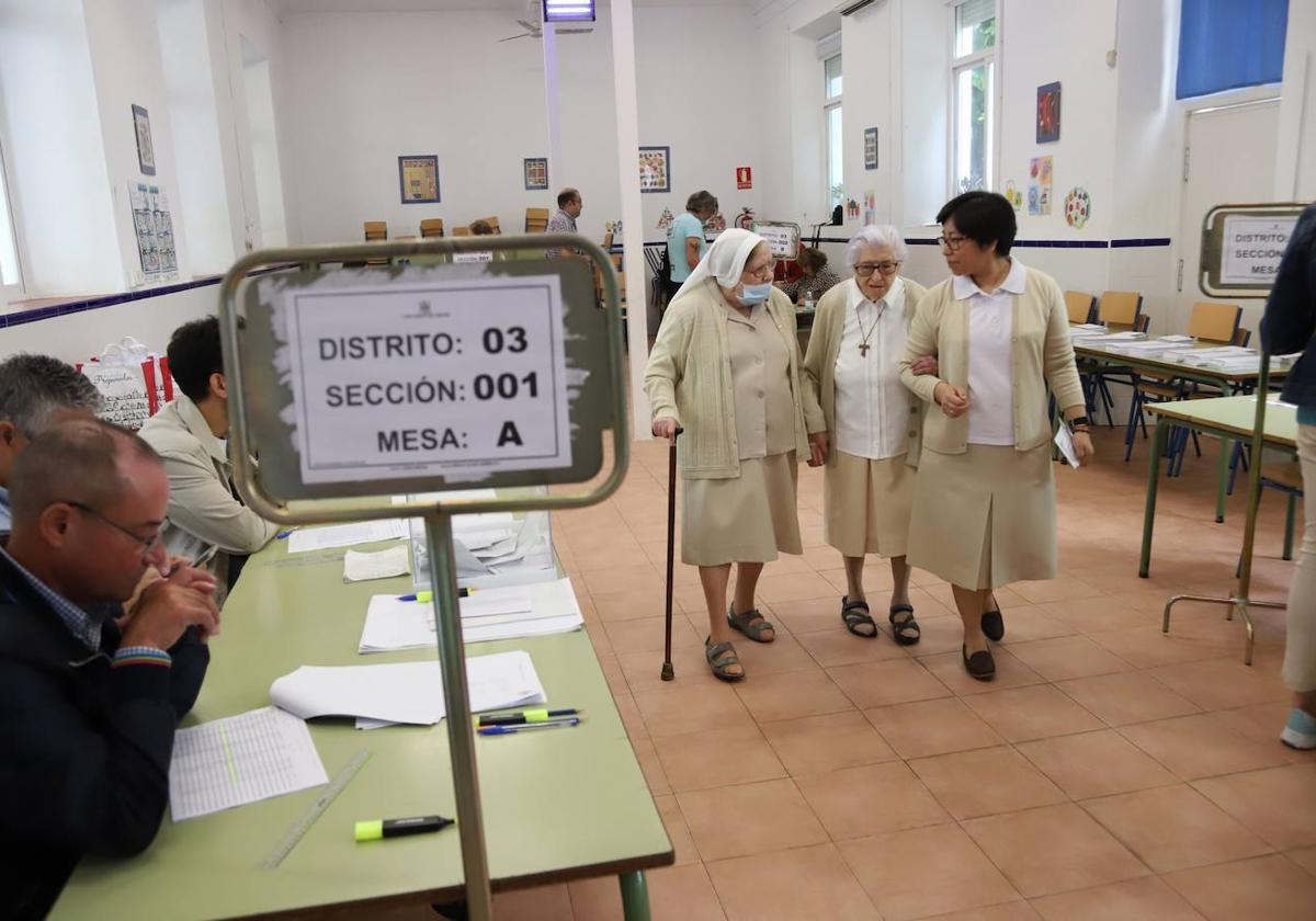 Un colegio electoral de Córdoba durante las pasadas elecciones municipales