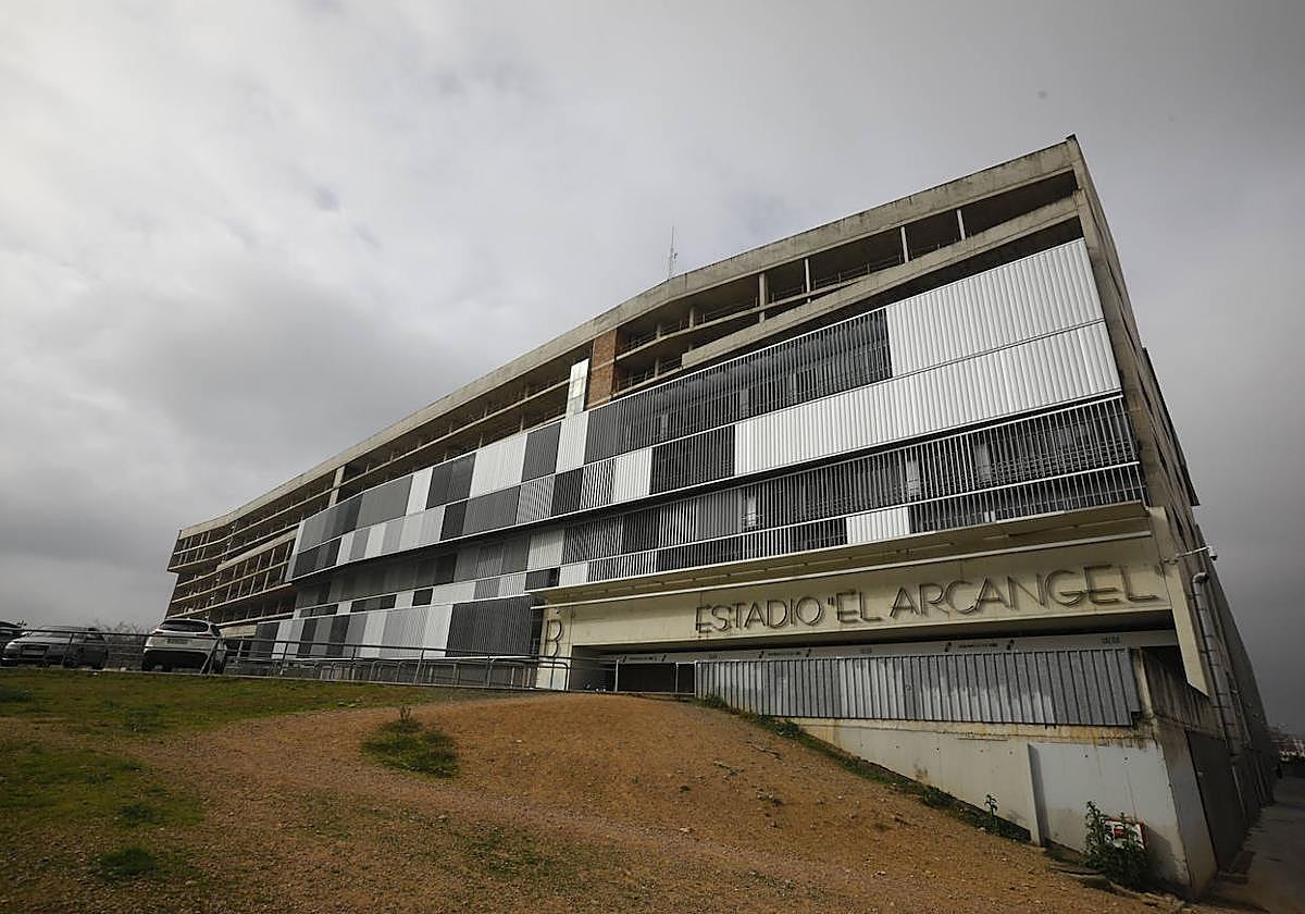 Estadio de El Arcángel donde se encuentran los locales cedidos para la Escuela de Hostelería