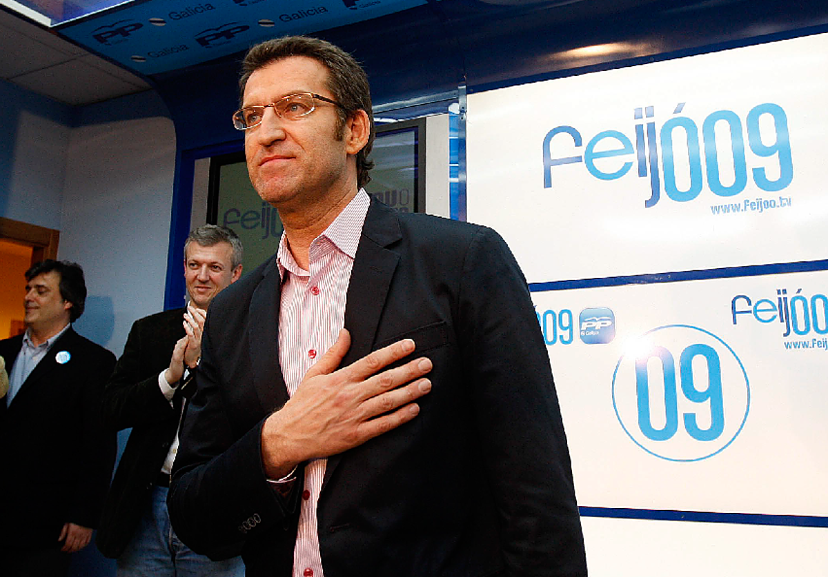 Feijóo en la rueda de prensa tras su triunfo en las autómicas de 2009