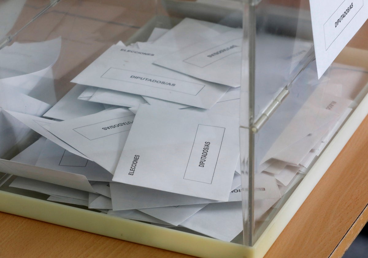 Urna con los sobres de las votaciones en Córdoba en 2019