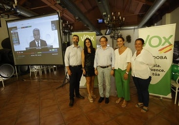 La igualada noche electoral en la 'sede' de Vox en Córdoba, en imágenes
