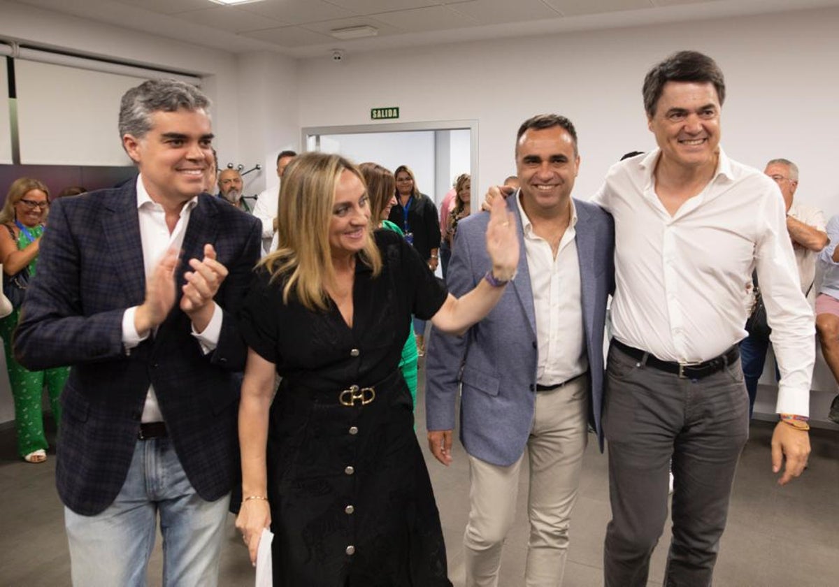Vicente Azpitarte, Marifrán Carazo, Francis Rodríguez y Carlos Rojas, en la sede del PP..