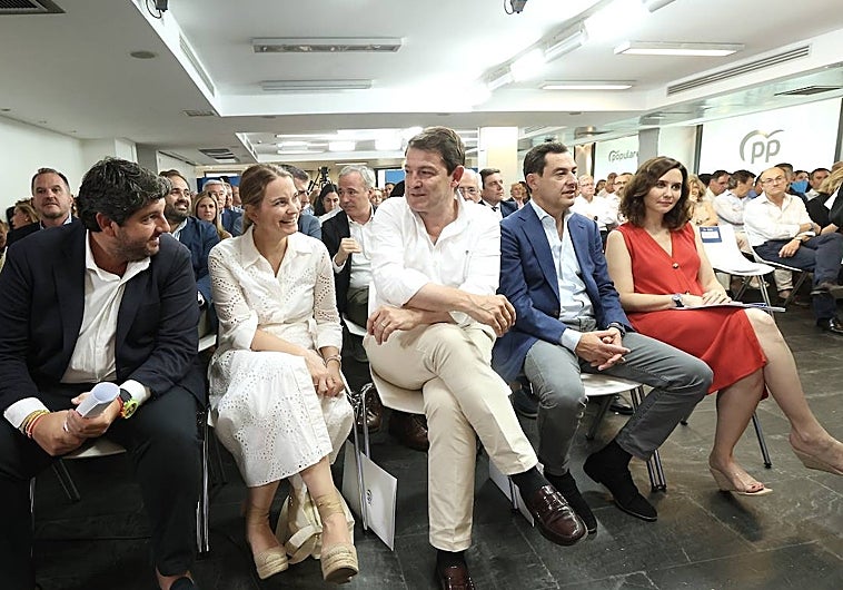 Alfonso Fernández Mañueco, con los presidente de Murcia, Baleares, Andalucía y Madrid, en la sede del PP en Madrid este lunes