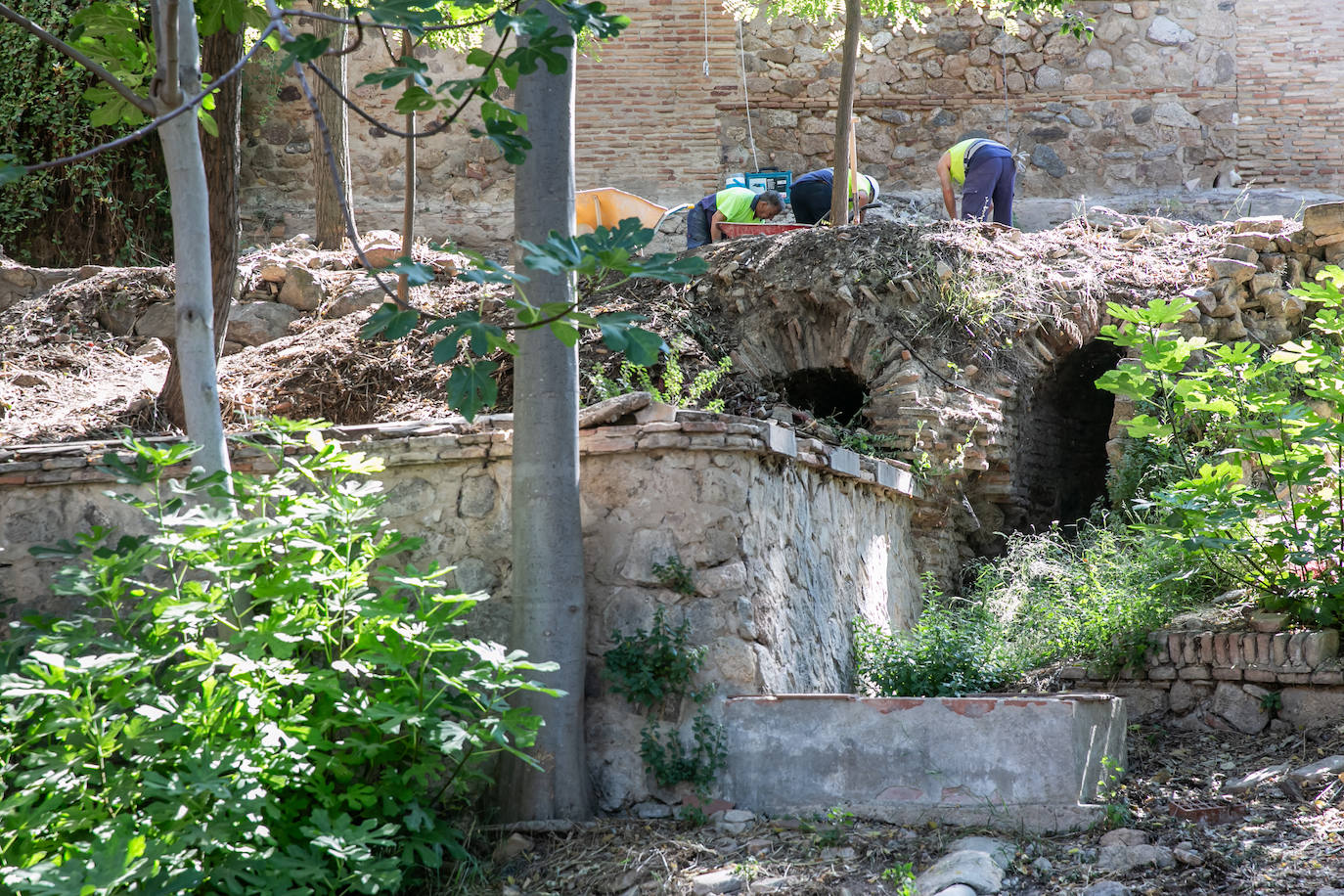 La visita al edificio de hornos de la Escuela de Arte de Toledo, en imágenes