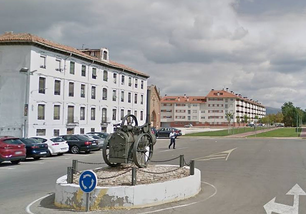 Vista de la calle donde se encuentra el edificio declarado en ruinas