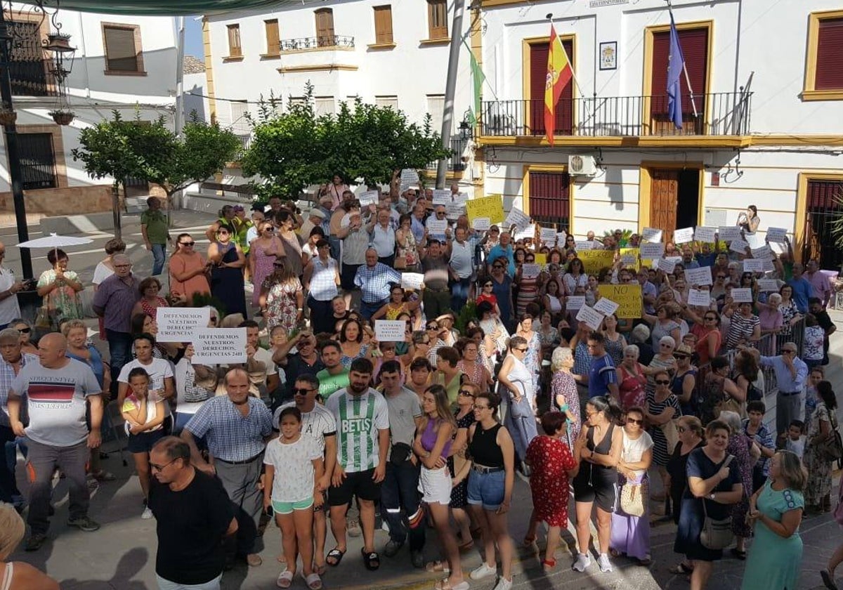 Manifestación en Valenzuela contra la supresión estival de las urgencias