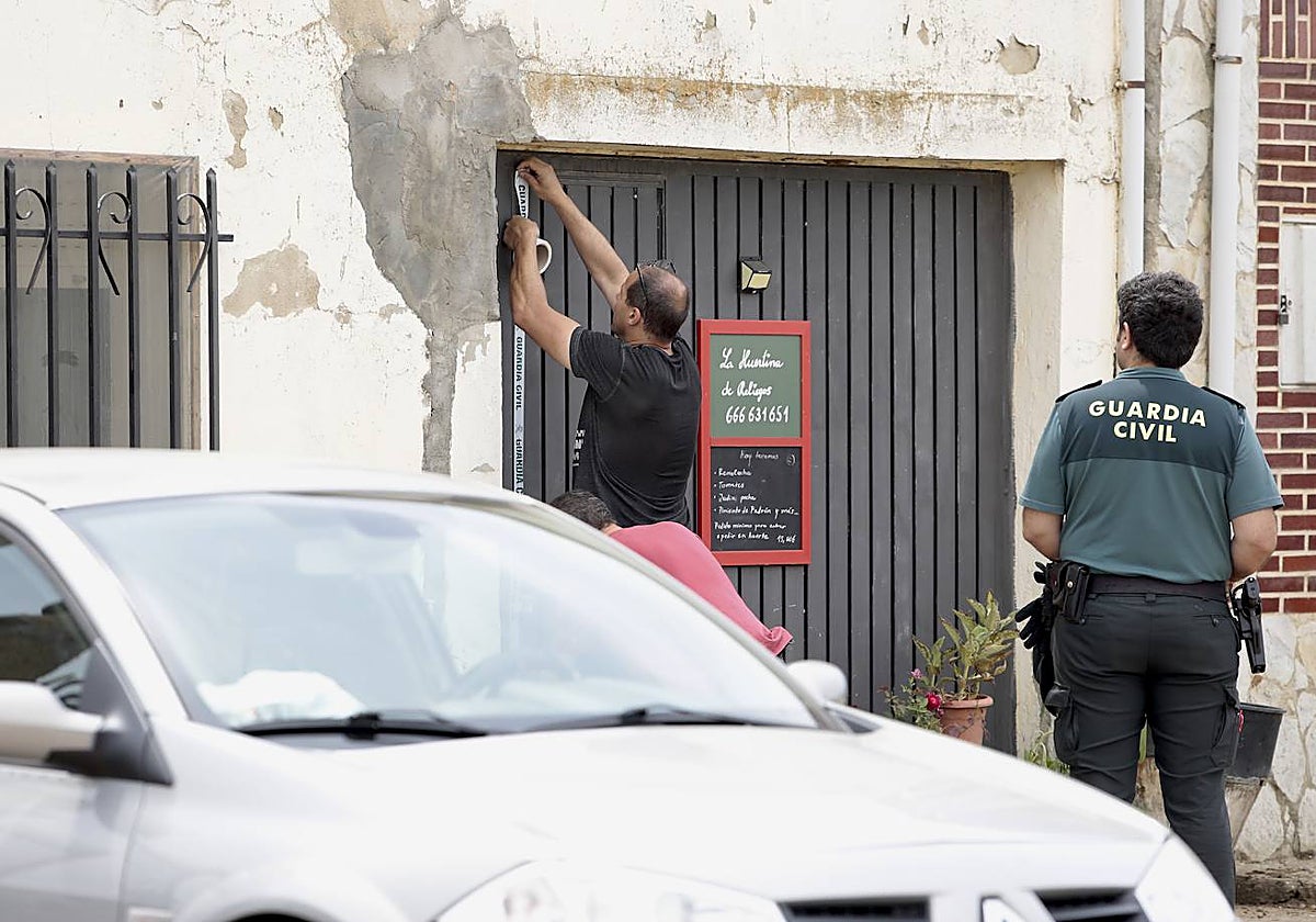 La Guardia Civil precintaba el pasado domingo la casa de Katia, tras hallar su cadáver en un pozo cercano