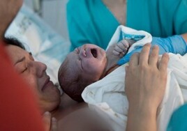 Ayuso destina otros 5,4 millones para fomentar la natalidad en Madrid con 500 euros al mes por hijo desde la semana 21 de embarazo