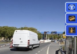 El Parlamento de Andalucía rechaza los peajes en las autovías que quiere imponer el Gobierno de Pedro Sánchez