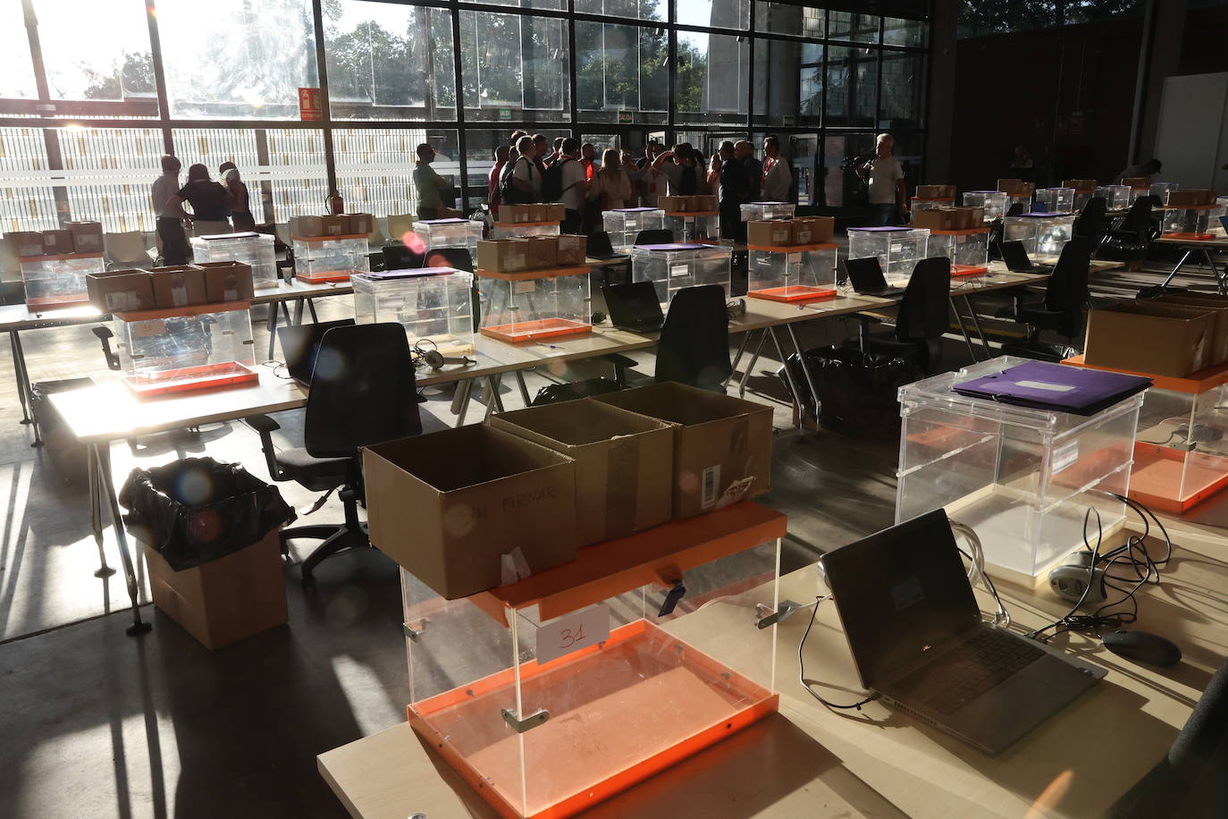 En total se han instalado 72 urnas en la Casa de Campo