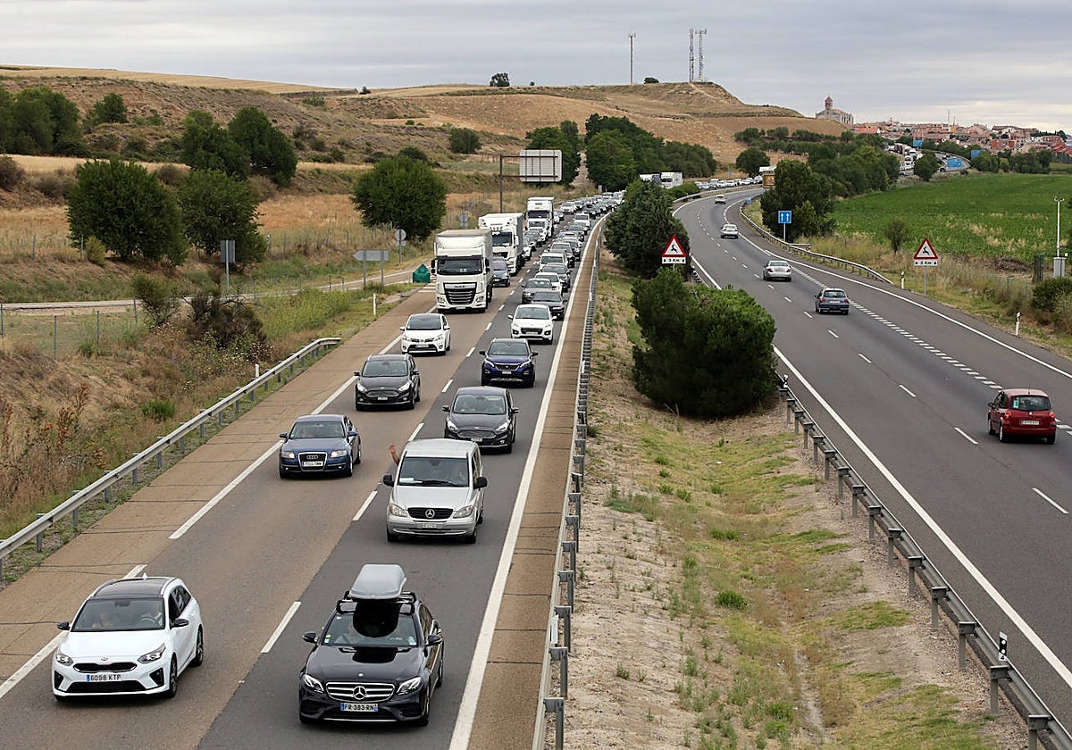 Tráfico intenso en la autovía A-62 a la altura de la provincia de Valladolid