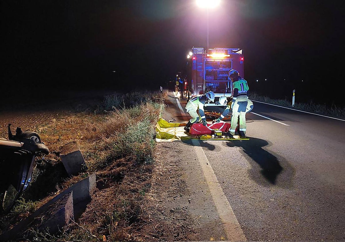Atención a la víctima en la carretera de Guadalcázar