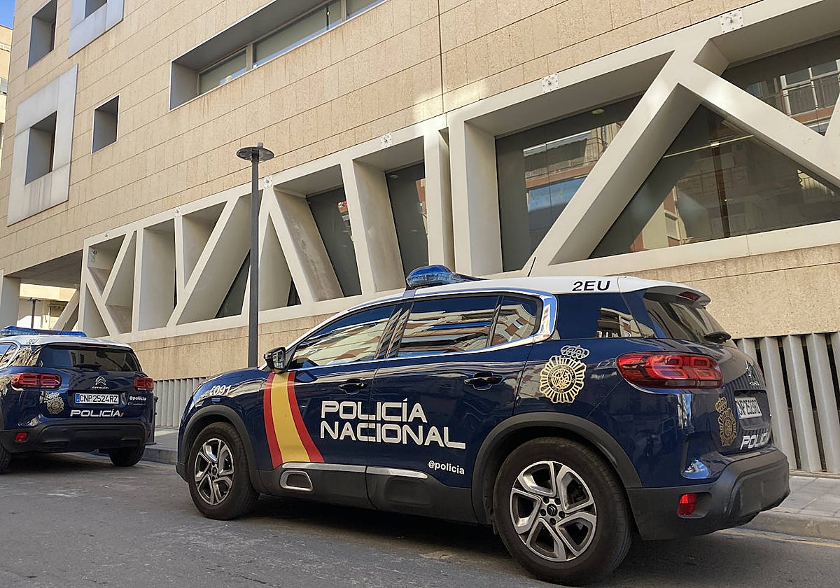 Imagen de archivo de un vehículo de la Policía Nacional