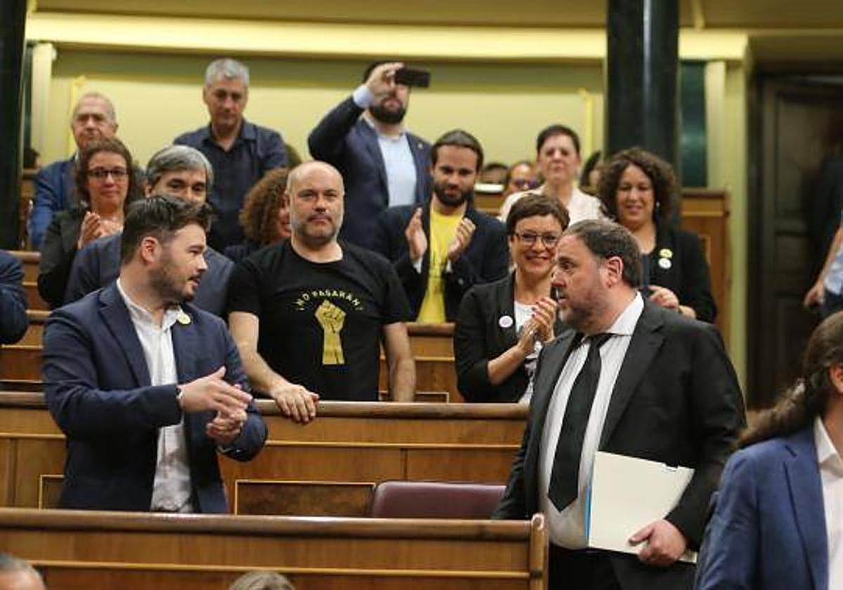 Junqueras y Rufián, junto a otros diputados independentistas en la sesión constitutiva del Congreso en 2019