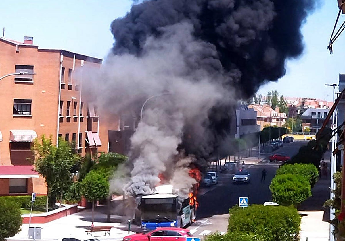 Autobús de Auvasa que ha ardido este lunes en Valladolid