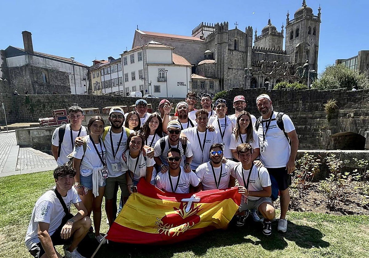 Jóvenes del Prendimiento de Córdoba que peregrinan junto con Salesianos para la JMJ de Lisboa