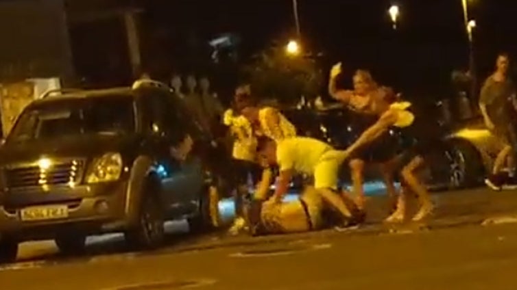 Saca una pistola y dispara al aire durante una pelea por dónde aparcar el coche en El Portil