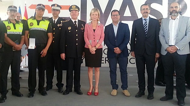 El policía local  fallecido (primero por la izquierda), durante un acto institucional del Ayuntamiento de El Campello