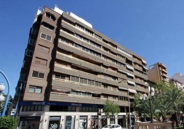 «Cerrad la ventana o poneos un bozal»: la queja airada de unos vecinos contra el «ritual de apareamiento» de una pareja