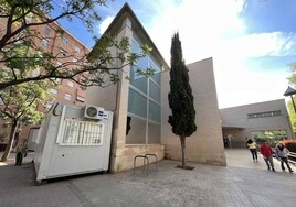Dos sanitarios para 70 pacientes diarios: denuncian esperas de un mes para recibir atención médica en un centro de salud de Castellón
