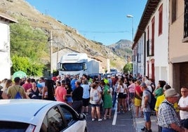 Vecinos de La Vid (León) se rebelan contra el intenso tráfico de camiones y turismos por el pueblo