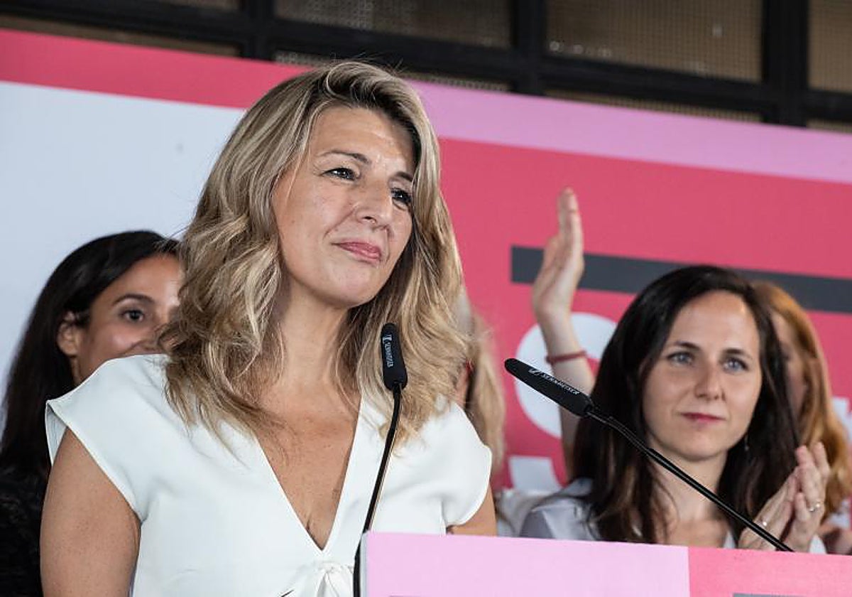 La vicepresidenta segunda en funciones del Gobierno y líder de Sumar, Yolanda Díaz, y la ministra en funciones de Derechos Sociales y líder de Podemos, Ione Belarra, la noche electoral del 23J