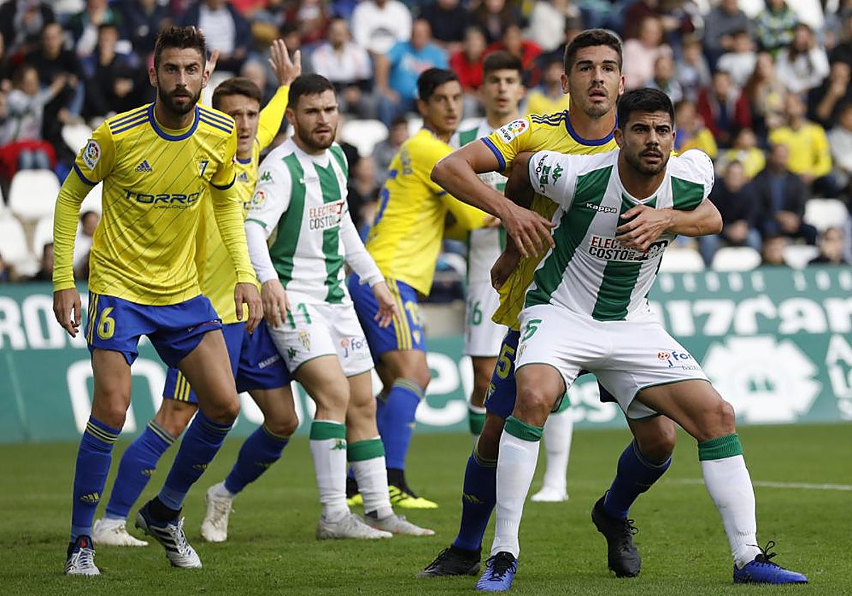 Imagen de archivo de un encuentro del Córdoba ante el Cádiz en El Arcángel