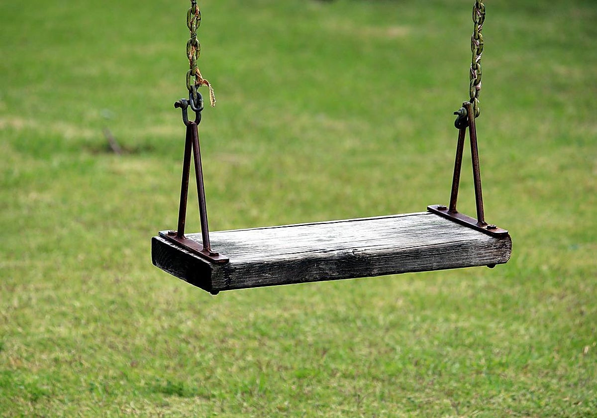 Dos padres se lían a golpes por el turno de sus hijos para usar un columpio