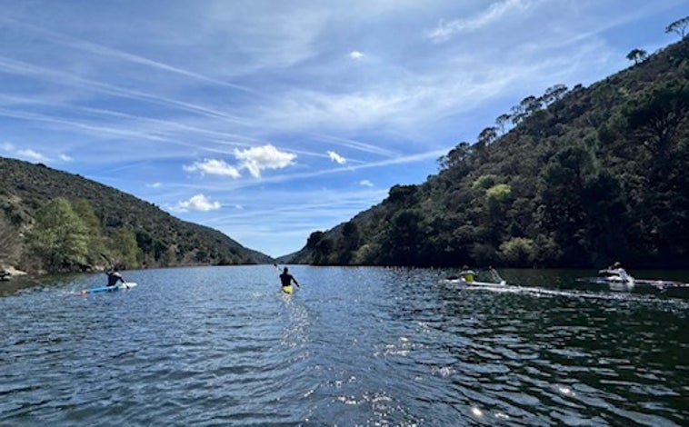 Imagen principal - El equipo nacional entrena en el pantano de San Juan para competir internacionalmente, donde sus componentes han logrado numerosos éxitos en los últimos años