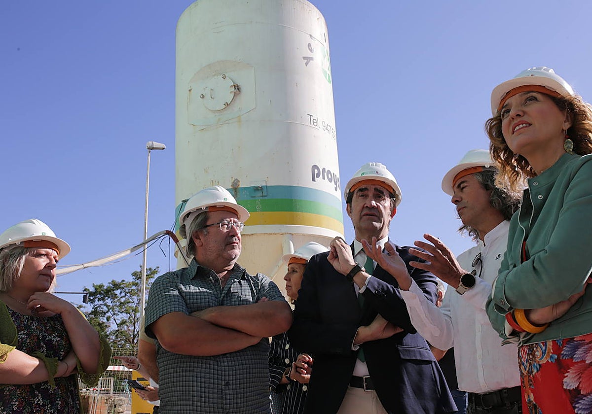 Suárez-Quiñones visita las obras de rehabilitación y mejora de la eficiencia energética del grupo de 22 viviendas de camineros en Zamora