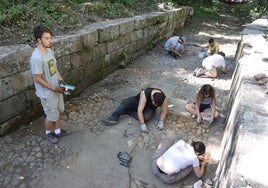 Un 'erasmus' de verano arqueológico en busca del tesoro de Rascafría