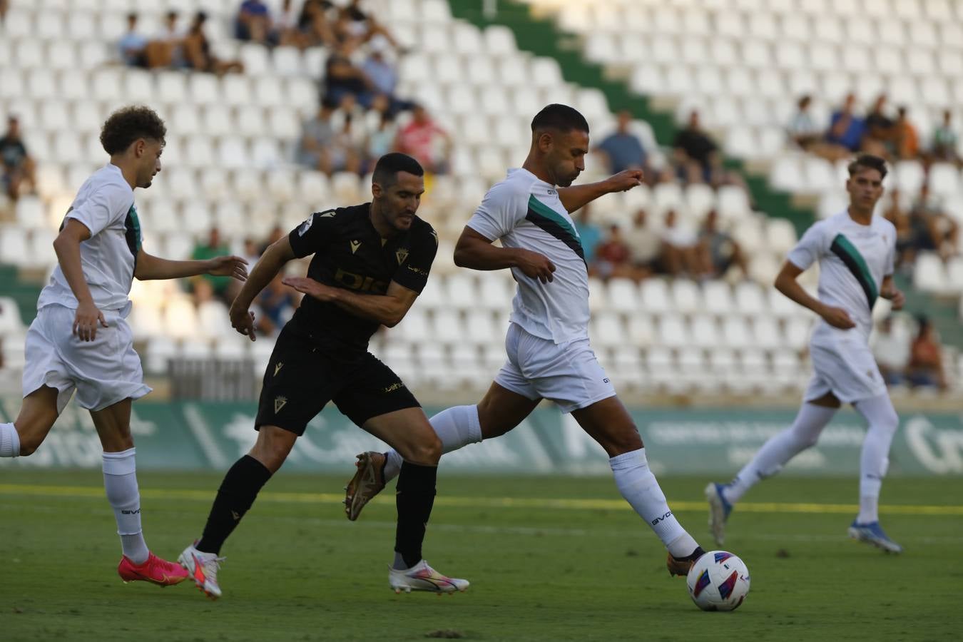 Las mejores imágenes del I Trofeo Puertas de Córdoba, disputado entre el Córdoba CF y el Cádiz CF