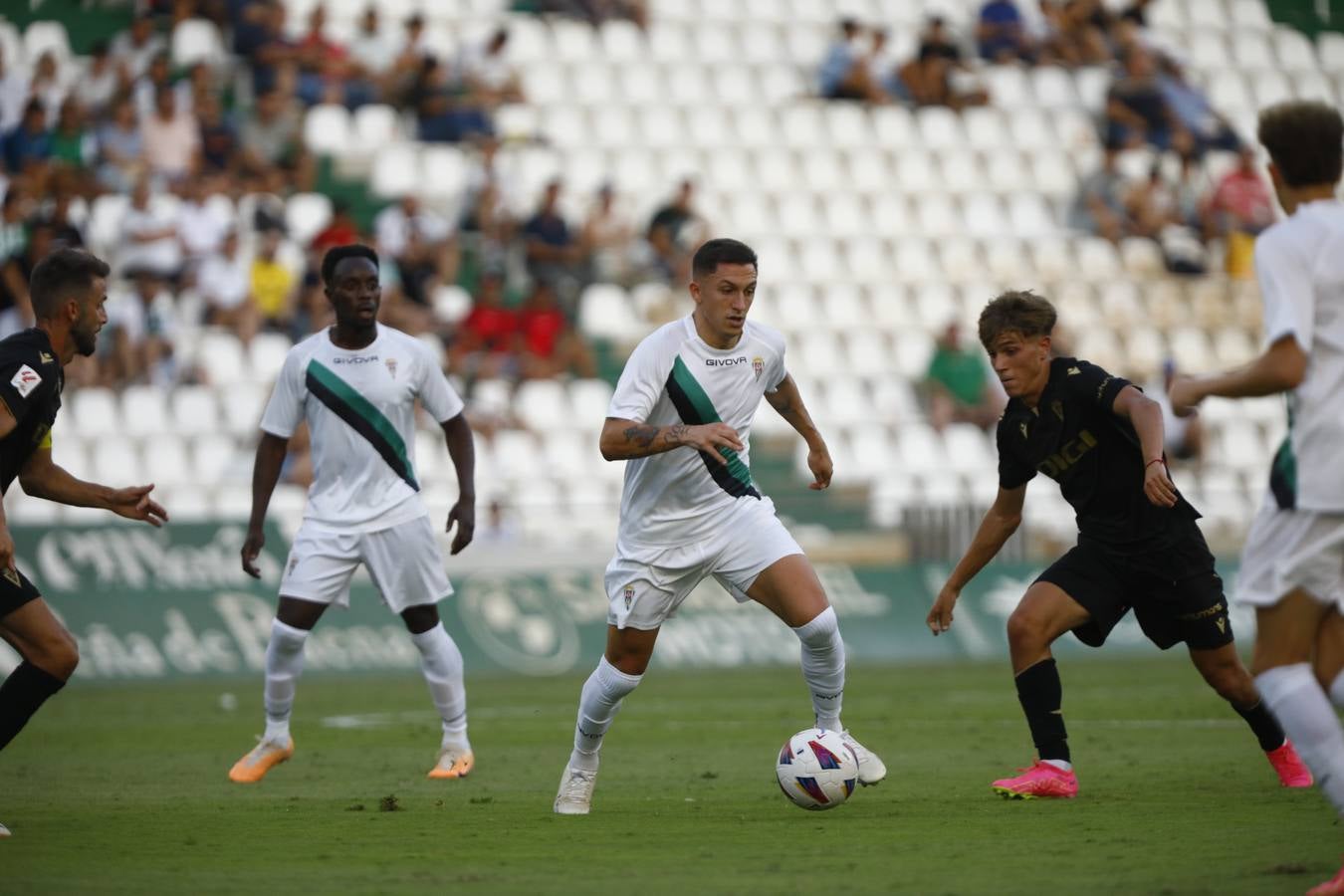 Las mejores imágenes del I Trofeo Puertas de Córdoba, disputado entre el Córdoba CF y el Cádiz CF