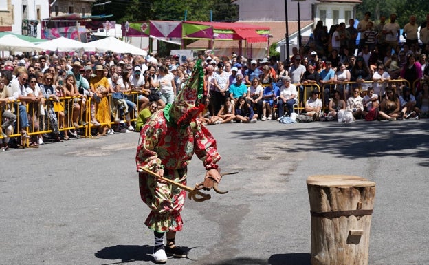 Cientos de personas celebran la tradicional Romería de la Virgen de las Nieves en Las Machorras