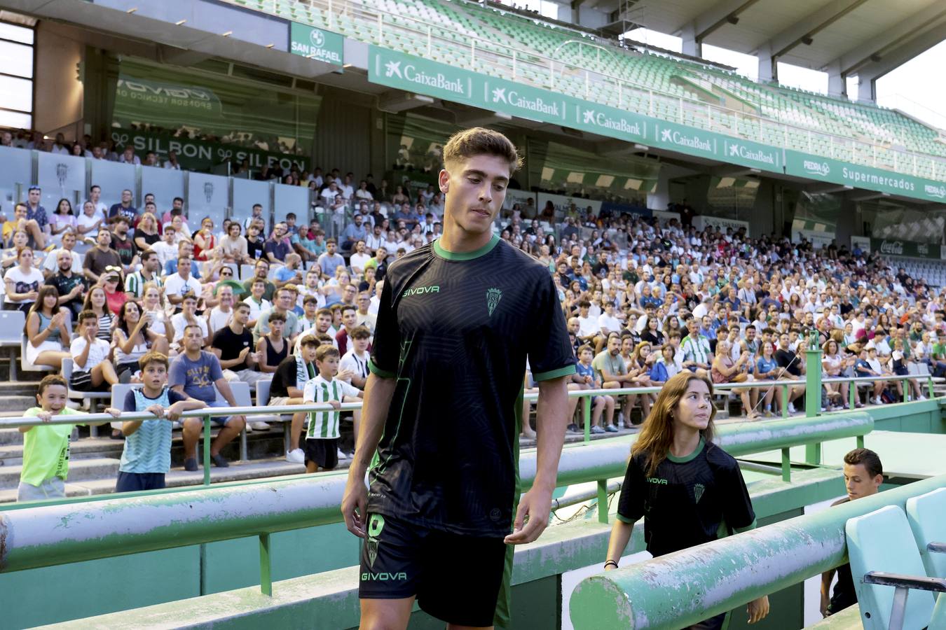 Así son las camisetas y equipaciones del Córdoba CF para la temporada 2023-2024: fotos, diseño y detalles