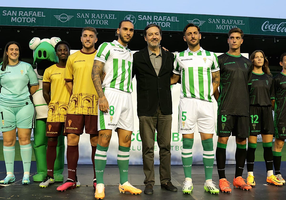 El Córdoba CF recupera el estilo clásico para la primera camiseta y ...