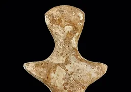 Hallado un ídolo de casi 5.000 años en la cueva del río Cuadros de Bedmar, en Jaén