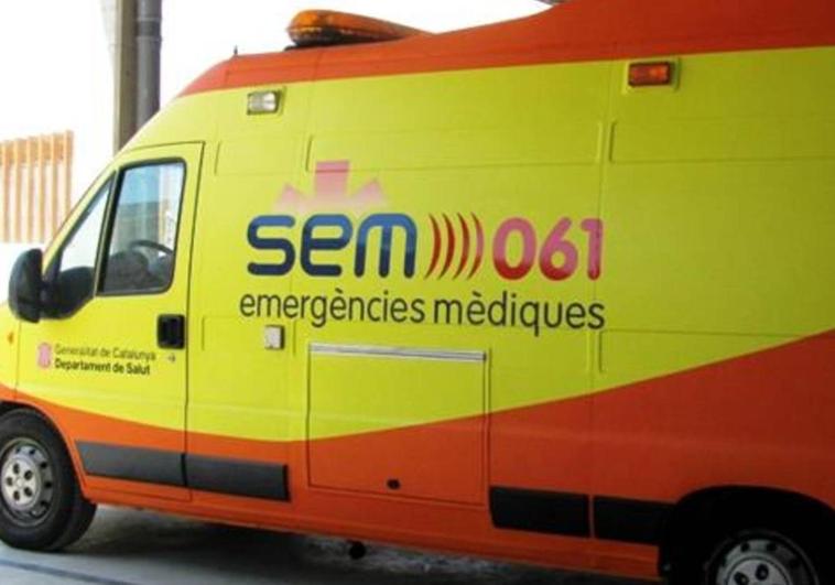 Imagen de archivo de una ambulancia catalana.