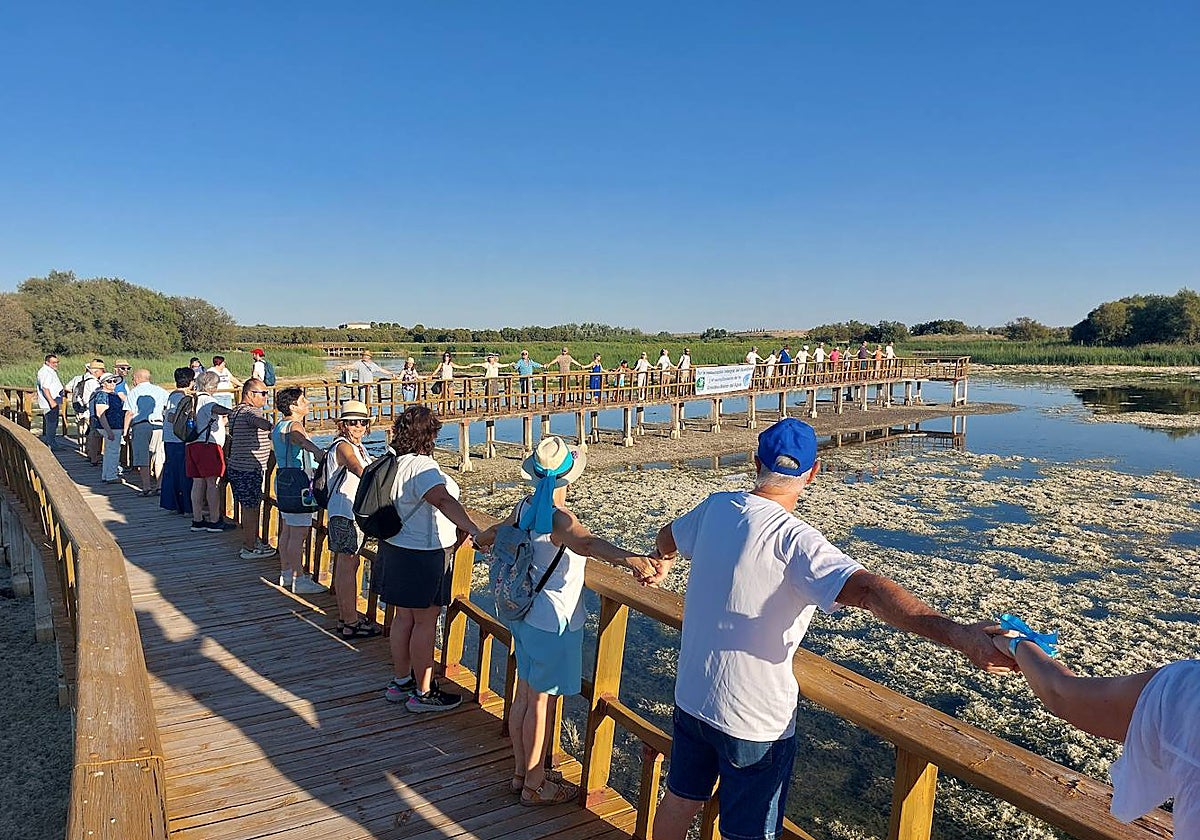 Aspecto que presentaba este sábado el humedal durante el acto simbólico del abrazo