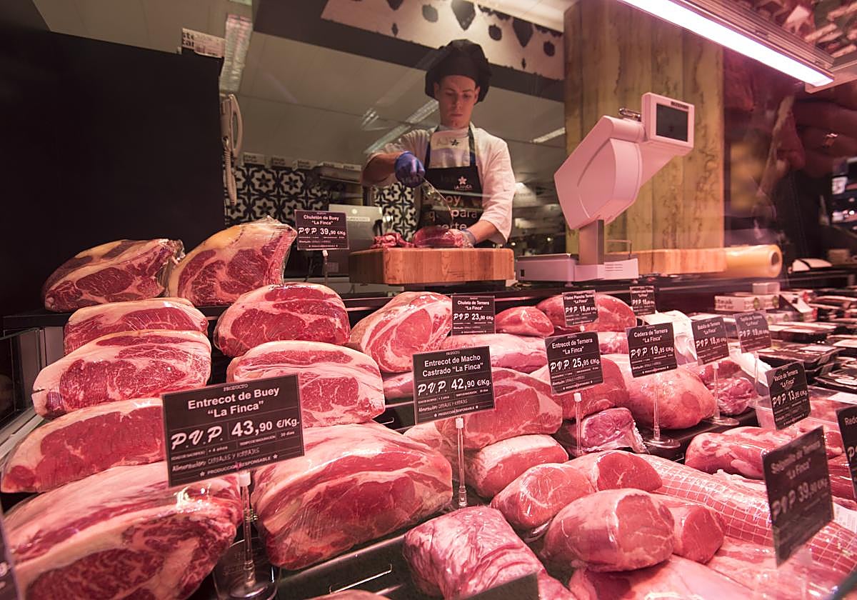 Imagen de una carnicería en un centro comercial